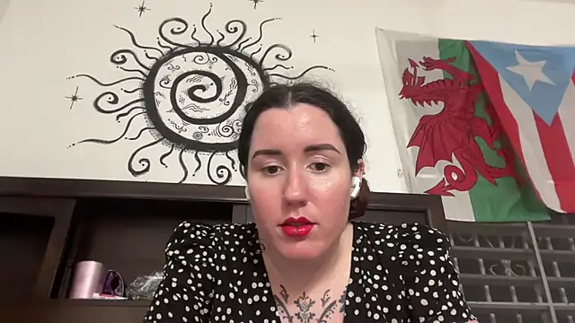 Snapshot of poppergirl69 chatting on October 26, 2025, 12:44 am poppergirl69 online show from October 26, 2025, 12:44 am