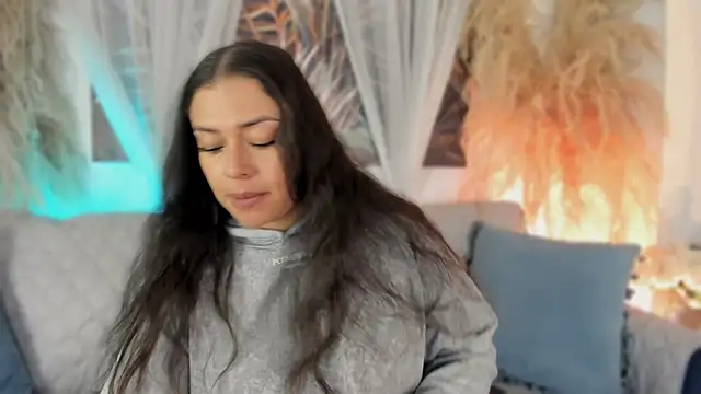 Nicolle W online show from June 20, 2026, 11:48 am