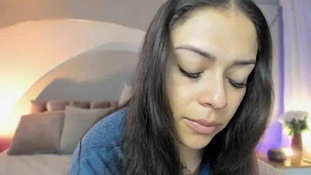 Nicolle W online show from July 14, 2026, 11:49 am