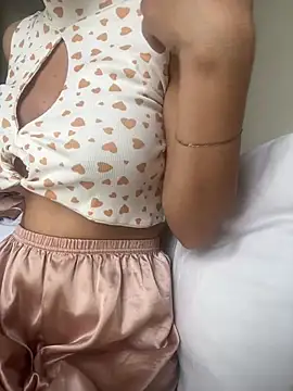 DulceMya6 online show from January 12, 2026, 1:07 pm