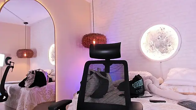 sophi cooper29 online show from March 24, 2026, 8:42 pm