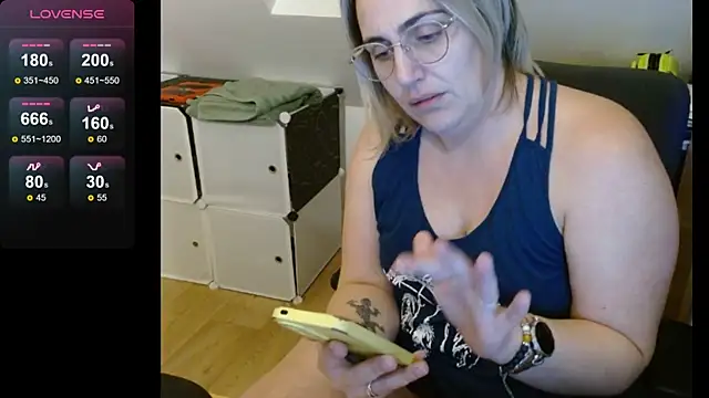 elisacoquineoff online show from February 13, 2025, 9:27 pm