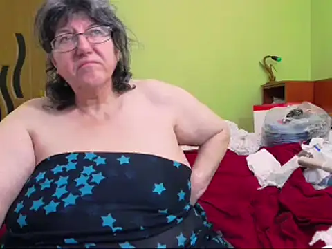 HugeTits online show from January 15, 2025, 11:40 pm