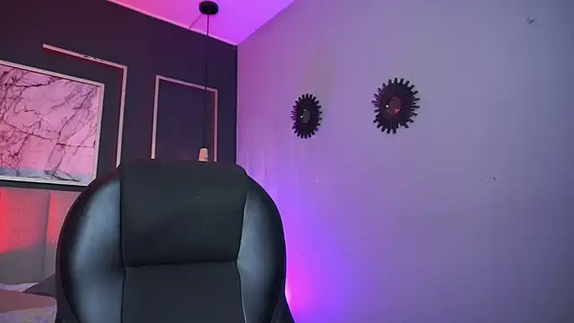 Samantha Brooke online show from November 17, 2025, 2:32 pm