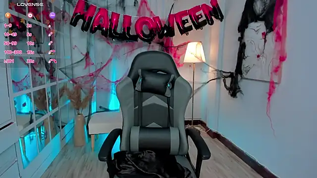 LeahJones  online show from October 11, 2025, 1:56 pm