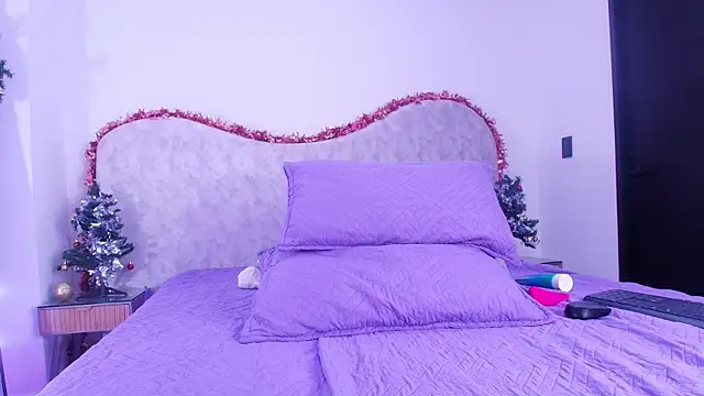 shelsyloreds online show from December 22, 2025, 11:54 am