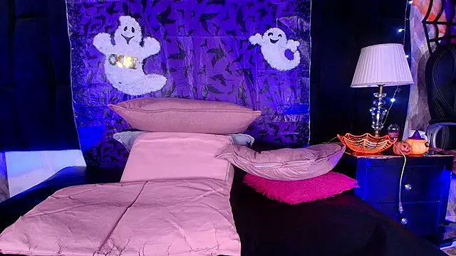 shelsyloreds online show from October 18, 2025, 11:56 am