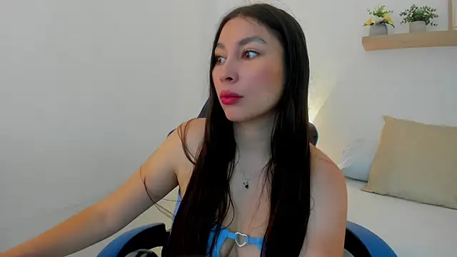 Snapshot of bella_99_ chatting on August 4, 2026, 11:37 am bella 99 online show from August 4, 2026, 11:37 am