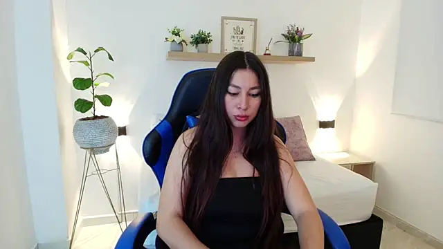 bella 99  online show from April 29, 2026, 11:25 am