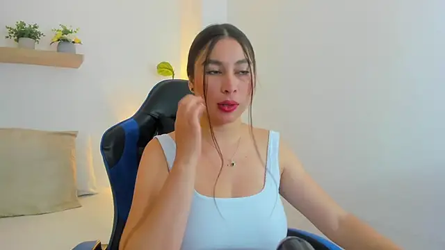 Snapshot of bella_99_ chatting on June 26, 2026, 11:27 am bella 99 online show from June 26, 2026, 11:27 am