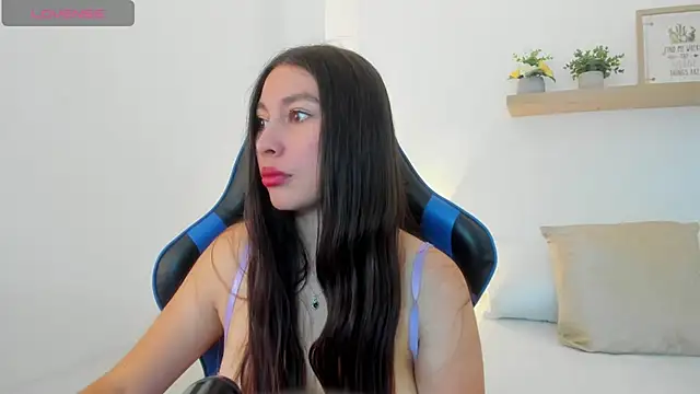 Snapshot of bella_99_ chatting on July 8, 2026, 11:44 am bella 99 online show from July 8, 2026, 11:44 am