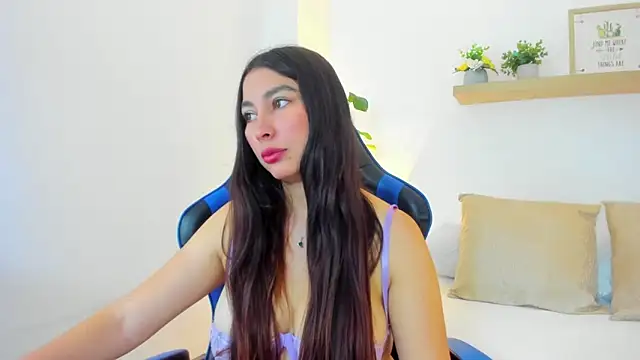 Snapshot of bella_99_ chatting on June 17, 2026, 11:53 am bella 99 online show from June 17, 2026, 11:53 am