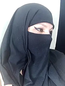 evelyn  salah online show from October 21, 2025, 10:09 pm