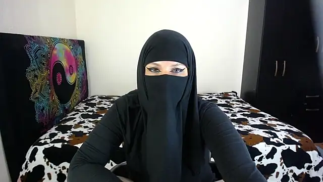 Snapshot of evelyn__salah chatting on March 15, 2026, 12:17 am evelyn salah online show from March 15, 2026, 12:17 am