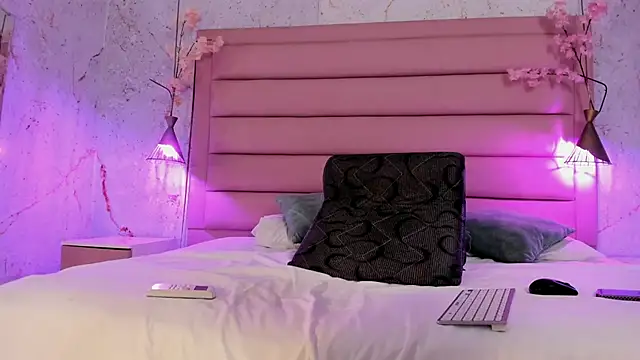 Scarleett 22 online show from December 5, 2025, 8:06 pm