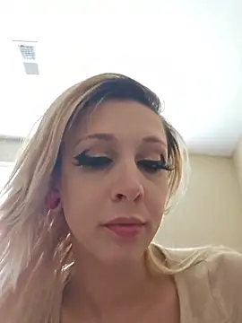 AmethystFoxx online show from June 19, 2026, 6:14 pm