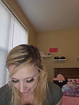 AmethystFoxx online show from June 17, 2026, 6:29 pm