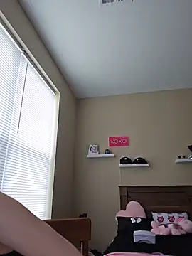 AmethystFoxx online show from June 13, 2026, 5:44 pm