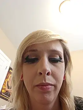Snapshot of AmethystFoxx chatting on June 25, 2026, 8:14 pm AmethystFoxx online show from June 25, 2026, 8:14 pm