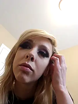 AmethystFoxx online show from May 3, 2026, 6:33 pm