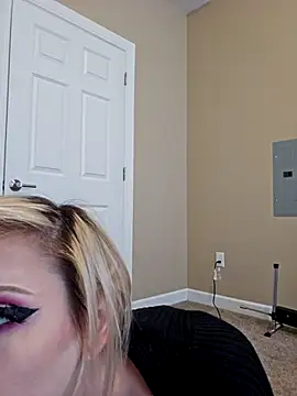 AmethystFoxx online show from February 13, 2026, 8:53 pm