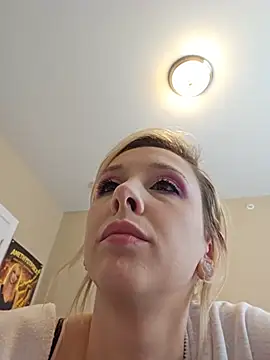 AmethystFoxx online show from June 7, 2026, 5:29 pm