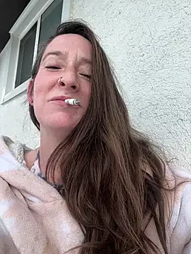 Mini And The Bear online show from March 10, 2026, 3:16 pm