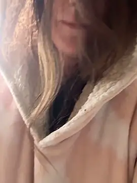 Mini And The Bear online show from February 18, 2026, 7:43 pm