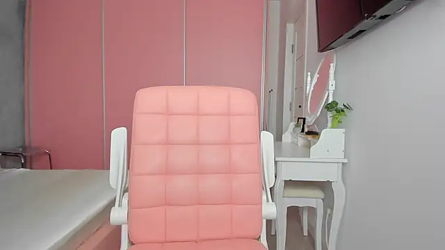 daddysgirl2222 online show from September 21, 2025, 8:08 am