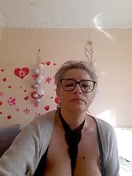 BellaBellaHot online show from November 15, 2025, 9:24 am