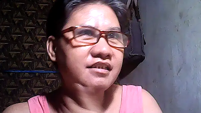 sweetsosie18 online show from April 30, 2026, 8:57 pm