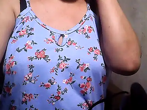 sweetsosie18 online show from February 15, 2026, 9:36 pm