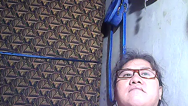sweetsosie18 online show from April 22, 2026, 12:39 am