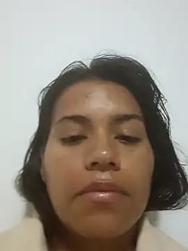 roxanamariahills  online show from April 27, 2026, 3:32 pm