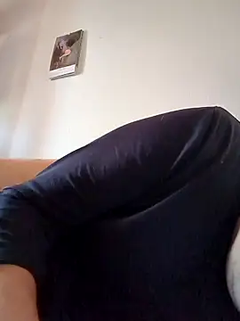 Snapshot of makau1 chatting on February 15, 2025, 12:54 pm makau1 online show from February 15, 2025, 12:54 pm