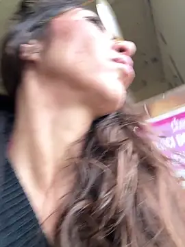 amanilouve online show from November 6, 2025, 11:47 am