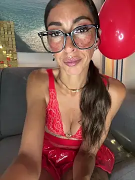 amanilouve online show from May 10, 2026, 8:54 pm
