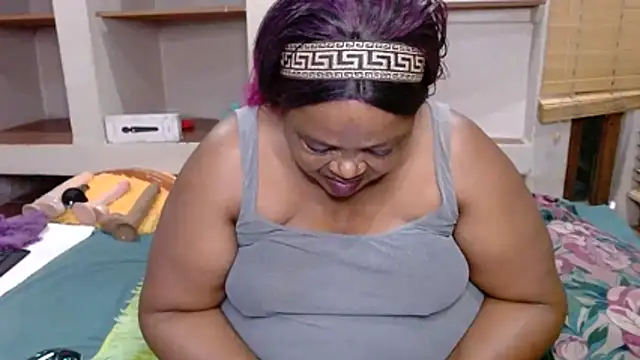 MatureBootyBabe4Uxx online show from January 12, 2026, 3:13 am