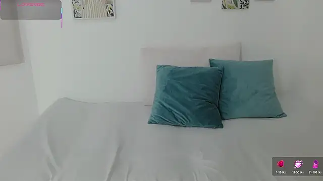 natalygolden69 online show from October 29, 2025, 1:43 pm