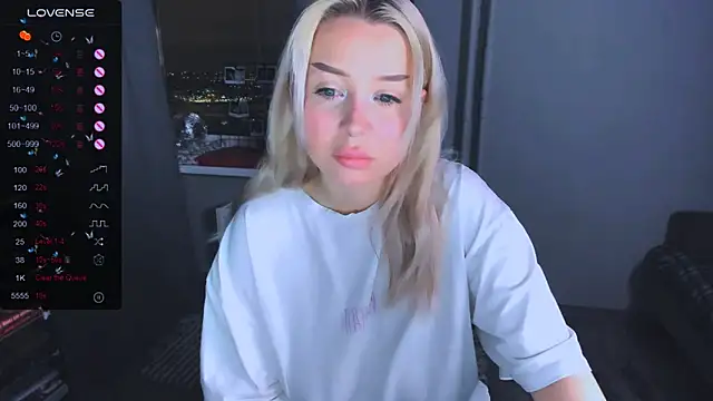 MonaLauu online show from January 15, 2026, 3:43 am