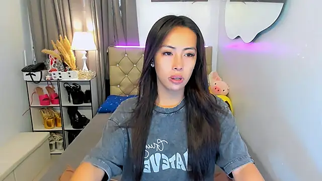 reighnempress online show from March 22, 2025, 2:16 am