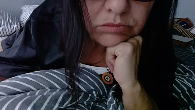 Linda1975 online show from June 16, 2026, 6:24 am