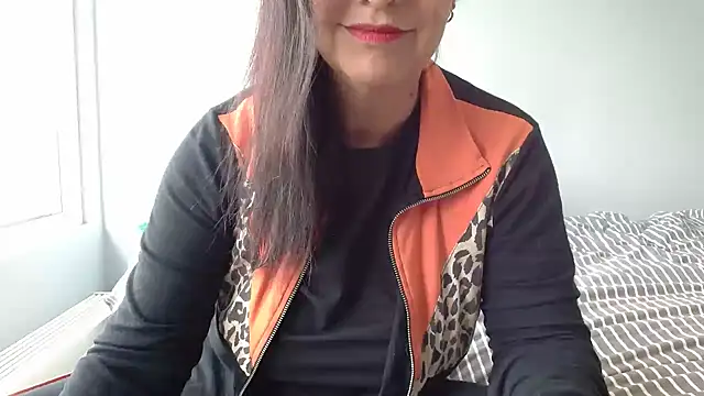 Linda1975 online show from June 15, 2026, 12:05 pm
