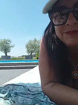 Linda1975 online show from June 23, 2026, 12:58 pm
