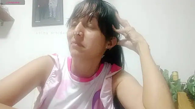 Moon lunita online show from February 17, 2025, 7:01 pm