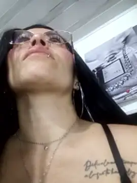 Tania mature online show from May 2, 2026, 5:18 pm
