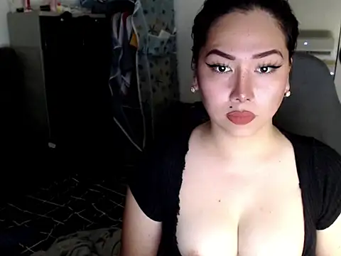 urqueendominant online show from May 1, 2026, 3:33 am