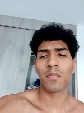 riquer09 online show from November 10, 2025, 10:26 pm