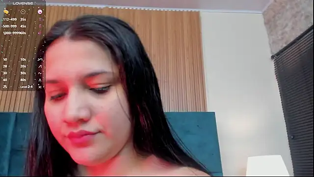 Snapshot of Kareena_chopra chatting on June 4, 2026, 1:16 pm Kareena chopra online show from June 4, 2026, 1:16 pm