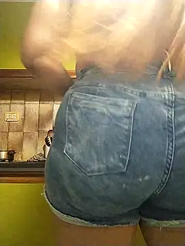 Snapshot of sasha_hot98 chatting on March 17, 2026, 5:32 am sasha hot98 online show from March 17, 2026, 5:32 am